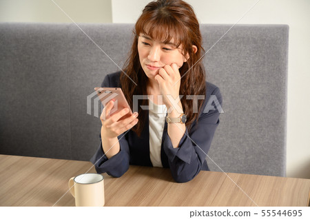 OL有點不高興,因為他不會見面 OL有點不高興,因為他不會見面 55544695