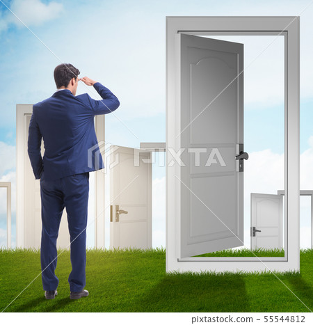 Businessman facing many business opportunities 55544812
