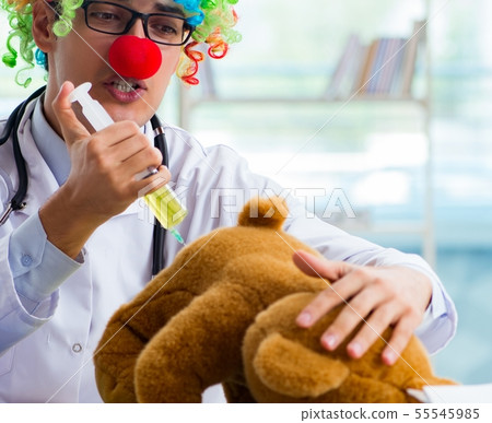 Funny pediatrician with toy in the hospital clinic 55545985