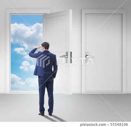 Businessman facing many business opportunities 55548106