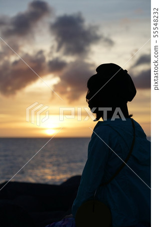 北谷日落海灘(沖繩)的日落 北谷日落海灘(沖繩)的日落 55548232