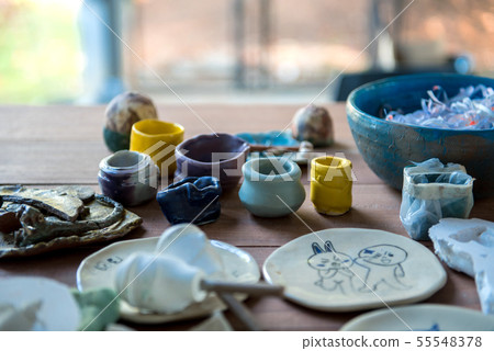 Glazed pottery in the workshop 55548378