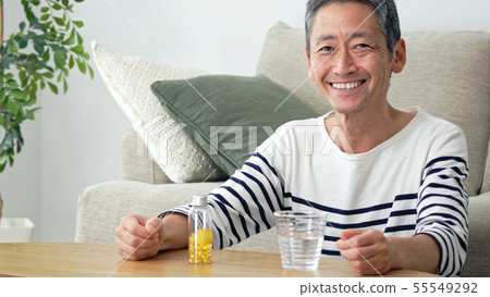 喝補品的男士 喝補品的男士 55549292