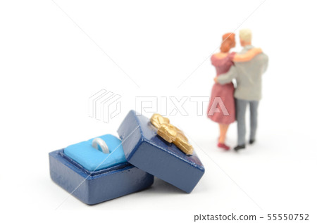 戒指和人 55550752