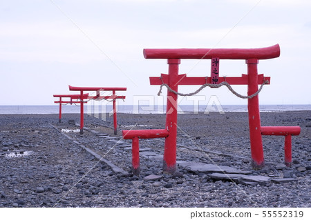 Torii in the sea 55552319
