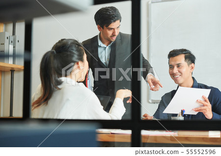 Business people planning at office 55552596