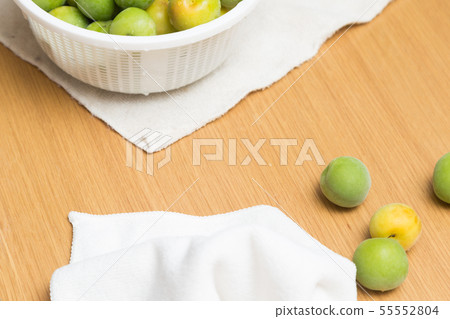 Making plum wine Making plum wine 55552804