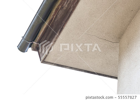 Cracks in eaves 55557827
