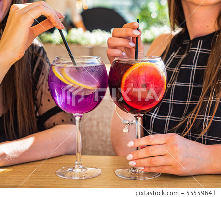 women drinking summer fresh cocktail 55559641