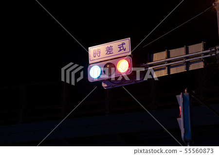 交通燈在晚上 交通燈在晚上 55560873