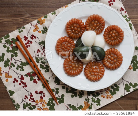 Korean traditional food Songpyeon and medicine Korean traditional food Songpyeon and medicine 55561984