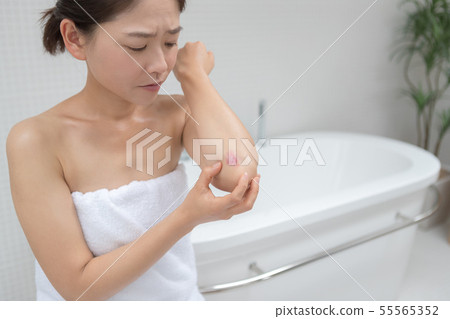 bath, baths, female 55565352