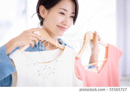 Woman hanger clothes selection 55565727