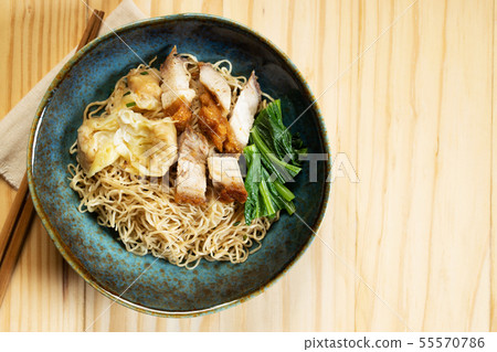 Chinese noodle with fried pork and wonton 55570786