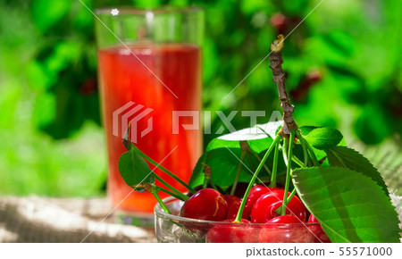 the cooking juice from the cherries in the garden 55571000