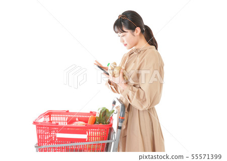 Young woman supervising the origin of food 55571399