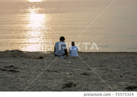 家庭海日落 55573324