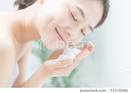 face washing, face wash, face clensing 55576996