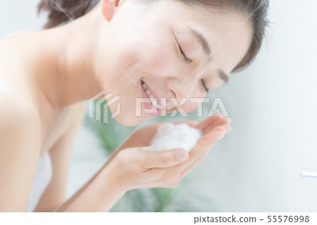 face washing, face wash, face clensing 55576998