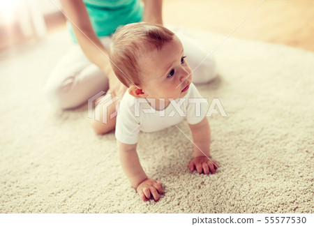 mother with baby on floor at home 55577530