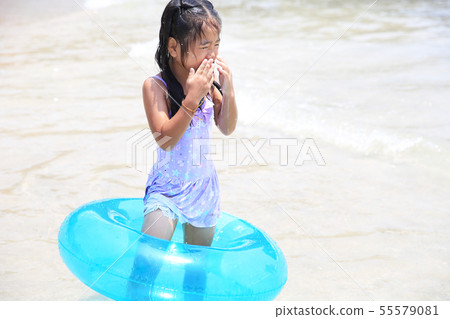 游泳在海的女孩 游泳在海的女孩 55579081