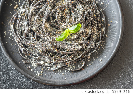 Portion of black Cacio e pepe pasta 55591246