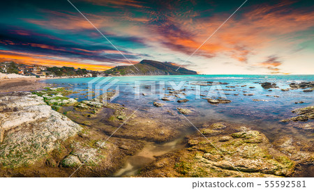 Colorful summer morning on the Giallonardo beach. 55592581