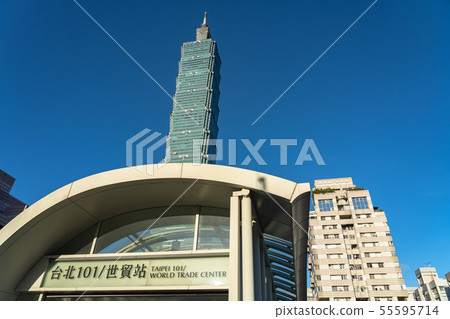  Taipei 101 Metro, Sekou Station, Taiwan, Blue Sky, Scarlet Background, Sunny Cross-up 55595714
