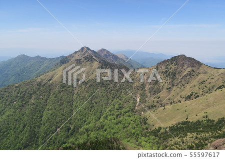 【日本100名山】愛媛縣西條市石鎚山頂眺望松山 【日本100名山】愛媛縣西條市石鎚山頂眺望松山 55597617