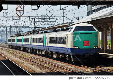 Limited express Hokuetsu entering the Hokuriku Main Line and Takaoka Station (485 series 3000 series) Limited express Hokuetsu entering the Hokuriku Main Line and Takaoka Station (485 series 3000 series) 55597749