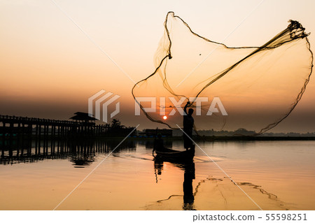 Fisherman cast a net in the Taung tha man lake, Fisherman cast a net in the Taung tha man lake, 55598251