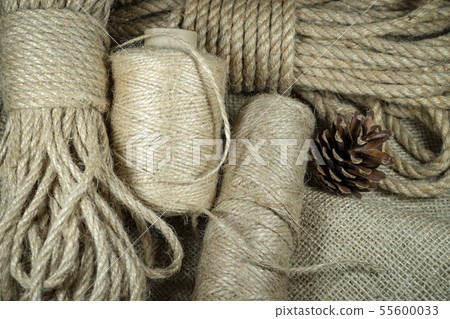 Jute twine, sackcloth fabric in close-up Jute twine, sackcloth fabric in close-up 55600033
