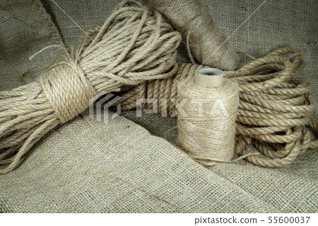 Jute twine, sackcloth fabric in close-up Jute twine, sackcloth fabric in close-up 55600037