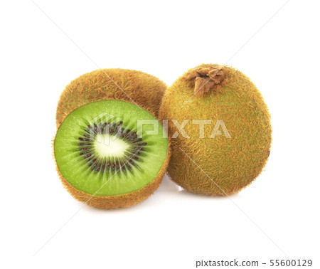 Slice of kiwi fruit isolated on white background 55600129