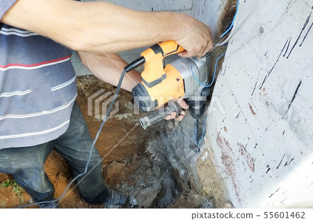 The master performs dismantling by a punch, dashes a cable niche in the wall. The master performs dismantling by a punch, dashes a cable niche in the wall. 55601462