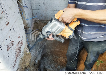 The master performs dismantling by a punch, dashes a cable niche in the wall. The master performs dismantling by a punch, dashes a cable niche in the wall. 55601466