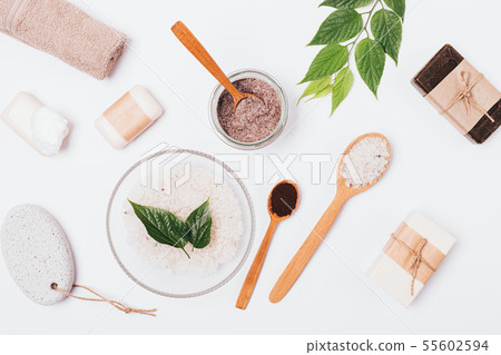 Flat lay arrangement of natural cosmetics Flat lay arrangement of natural cosmetics 55602594
