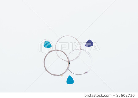 Top view guitar strings and picks Top view guitar strings and picks 55602736