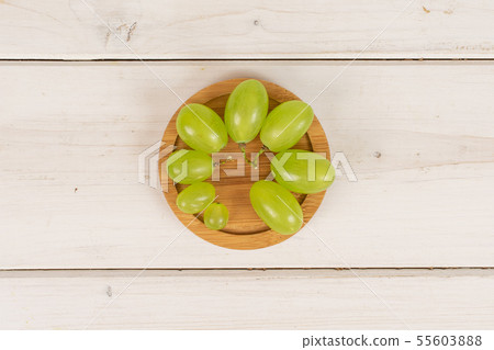 Fresh green grape on grey wood 55603888