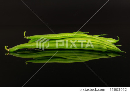 Fresh green bean isolated on black glass 55603932