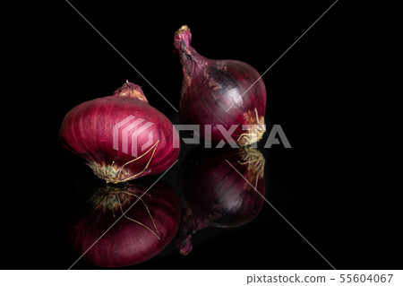 Stale red onion isolated on black glass 55604067