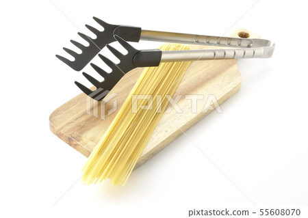 Tongs and pasta Tongs and pasta 55608070