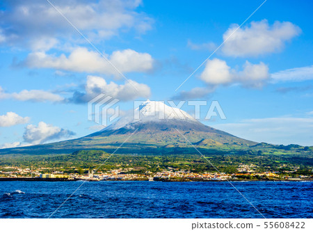 Mount Pico volcano western slope and town. 55608422