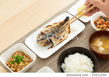 Grilled fish age 55612294