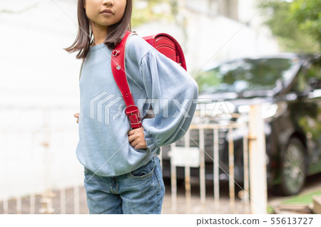 elementary student, primary school child, primary school student 55613727
