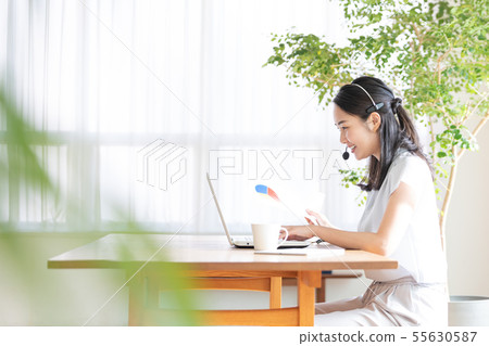 Business female desk work 55630587