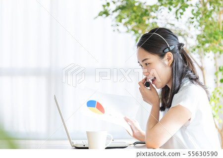 企業女性書桌工作 55630590
