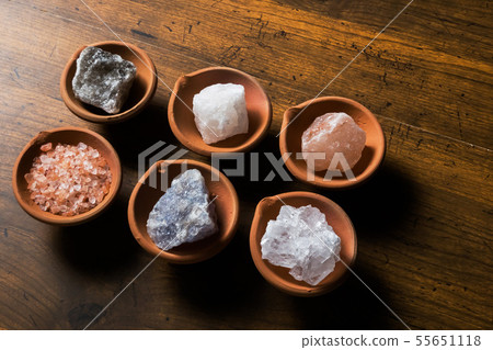 Natural crystals Large crystals of edible rock salt Minerals 55651118