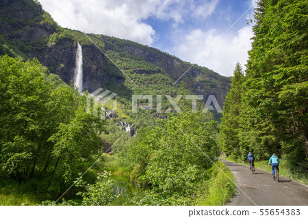 A couple enjoying cycling 55654383