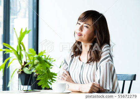 Cafe lifestyle business woman business woman Cafe lifestyle business woman business woman 55672279